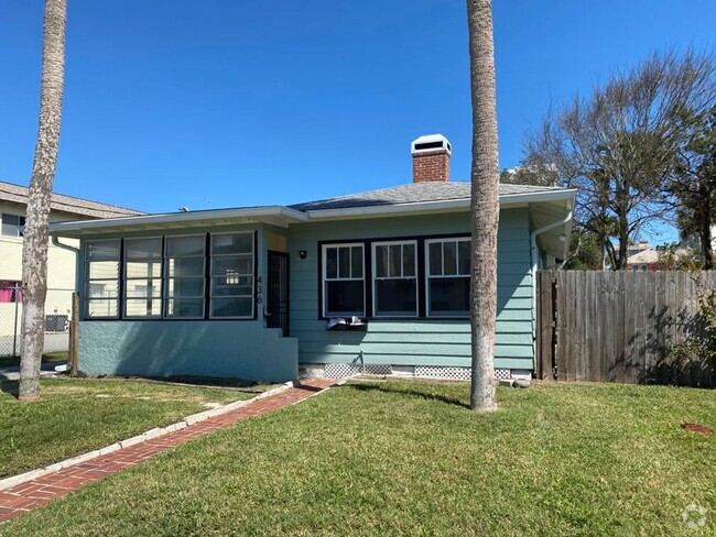 Building Photo - Adorable Beachside Bungalow! Rental