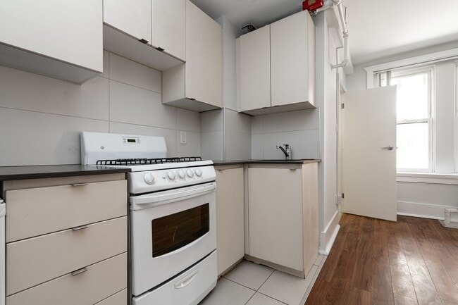 Building Photo - 160 Huron St Unit 206