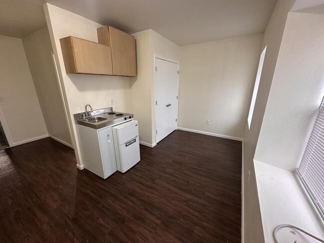 Building Photo - 1201 N 18 St Rental