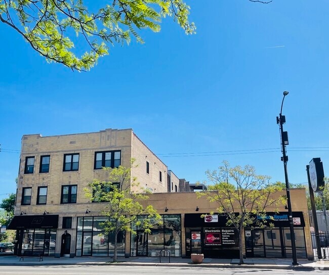 Building Photo - 3757 N Western Ave Unit 3 Rental