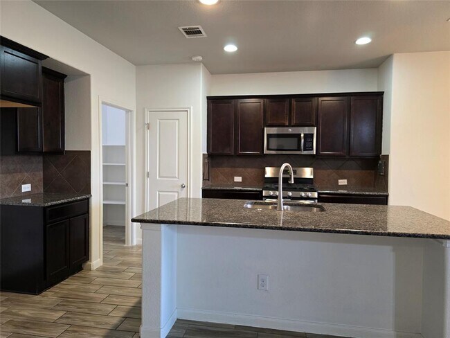 Photo - 6717 Brindisi Pl