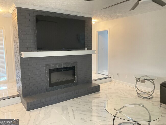 Photo - 558 Kenwood Rd