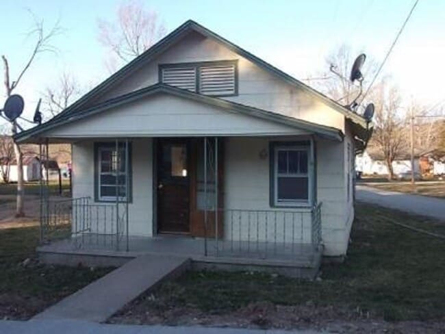 Building Photo - Chamois, MO - 2-bedroom home - No Permit Needed! - $390 MONTH / $500 DOWN