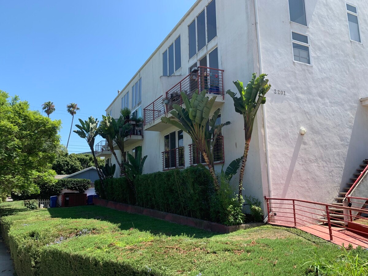 Photo - 2201 Ocean Ave Apartments