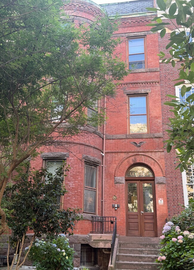 Building Photo - 1702 16th St NW Unit 3