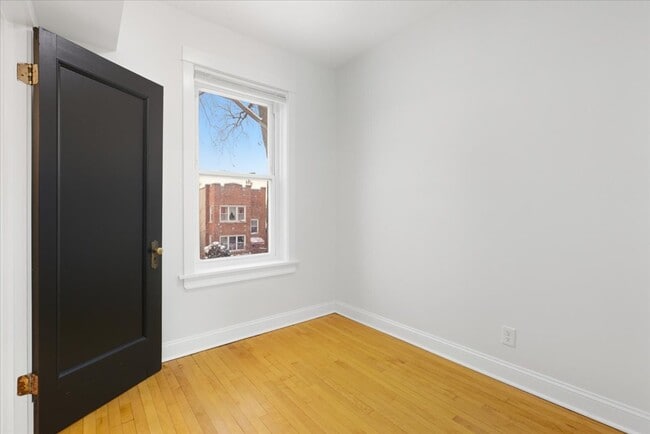 Photo - 2441 N Avers Ave Unit 2