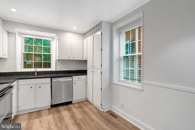 Photo - 3004 S Columbus St Unidad A2