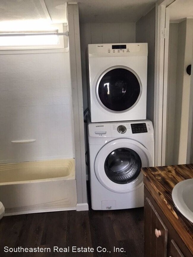 Photo - 2 br, 1 bath House - 104 Lori Lane