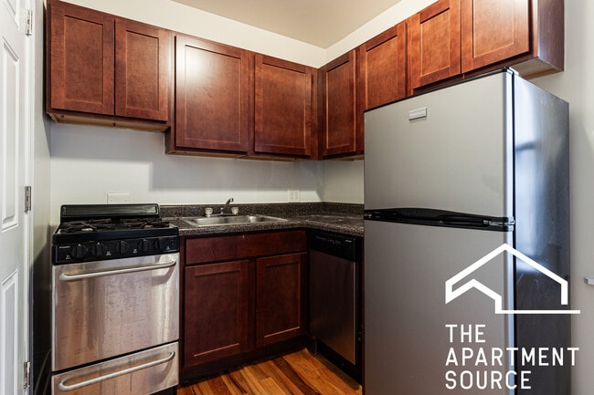 Photo - 809 W Cornelia Ave