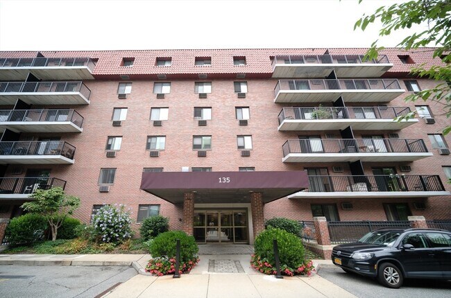 Building Photo - 135 Pleasant St Rental
