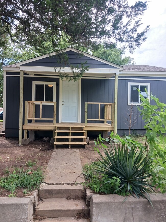 Photo - 819 S Elm Ave