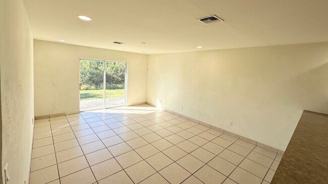 Photo - 714 Harold Ave S