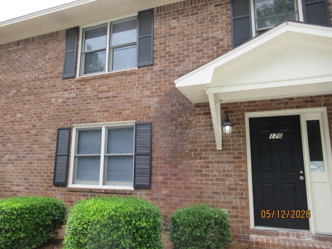 Building Photo - 170 Gertrude Dr