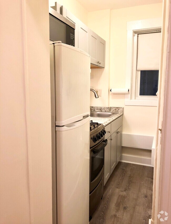 Building Photo - 63 Burbank St Unit 4 Rental