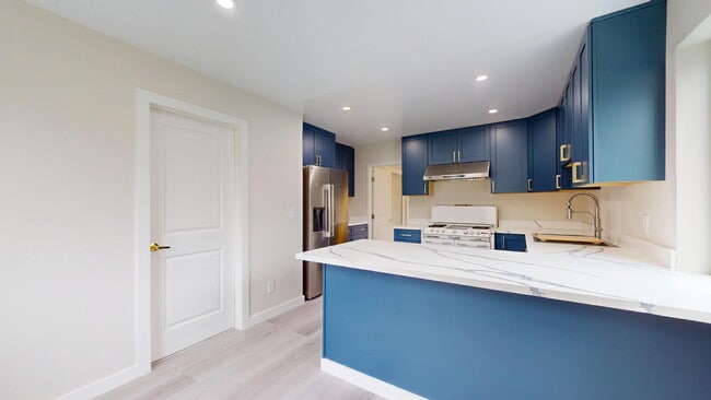 Photo - 976 Masson Ave