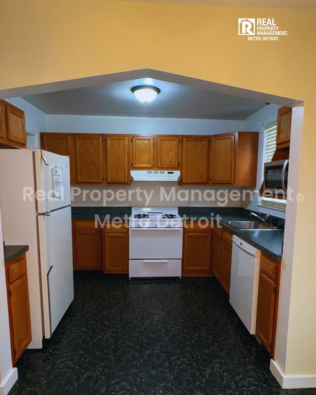 Photo - 823 E Second St