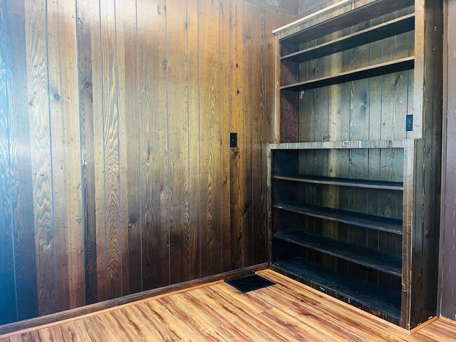 Photo - Beautiful 4 bedroom 2 bathroom home in Lagrange! Must see!