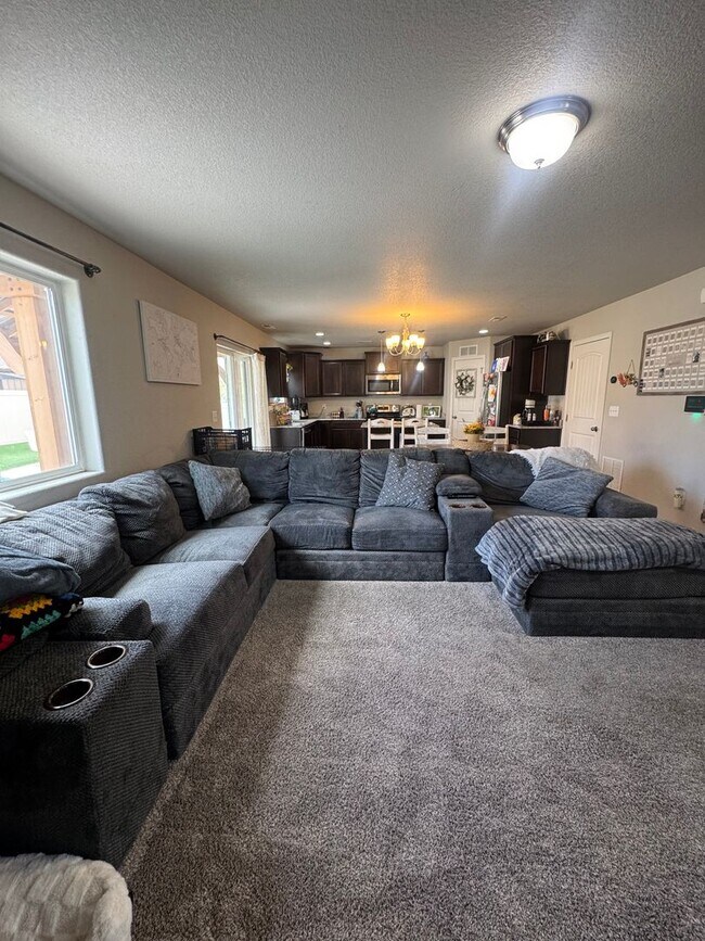 Photo - 3 Bed 2.5 Bath Home in Fountain Available in June