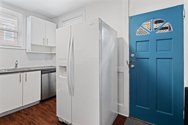Building Photo - 4046-4048 Geneva Street Unit 4048 Geneva Street