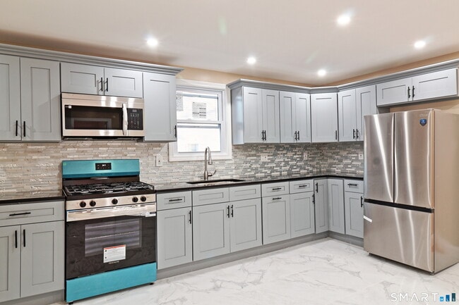 Building Photo - 40 Elizabeth St Unit 2