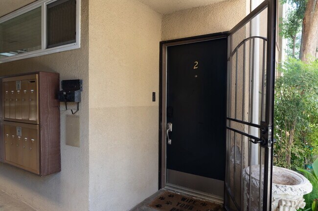 Building Photo - 465 S Los Robles Ave Unit # 2