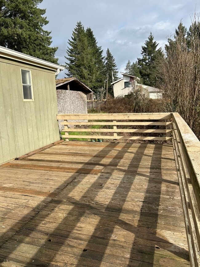 Building Photo - 2 Bedroom 1 Bath Single-level home
