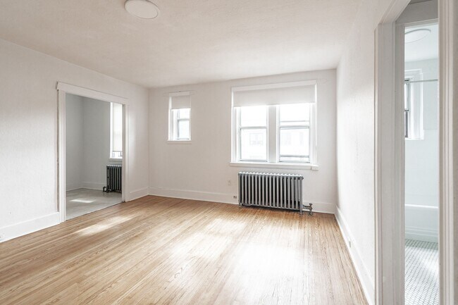 Building Photo - 122 Dowling Ave