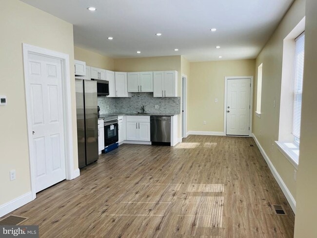 Photo - 633 S 57th St