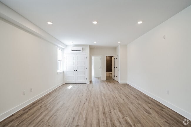 Building Photo - 6906 Ridge Ave Rental