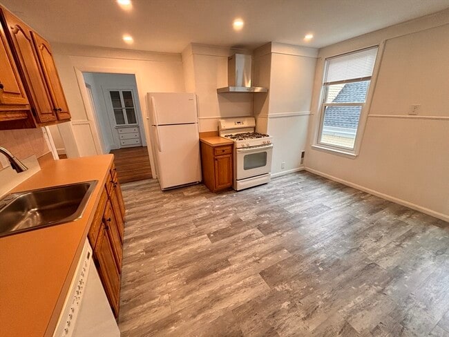Building Photo - 10 Stickney Ave Unit 3