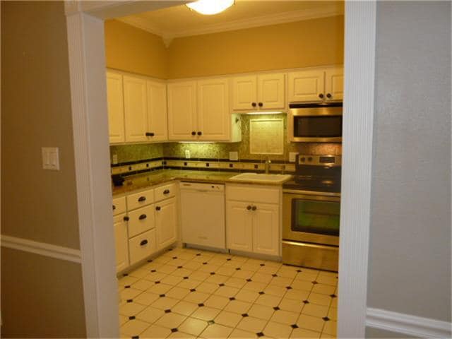 Photo - 2100 Tanglewilde St Unit 8