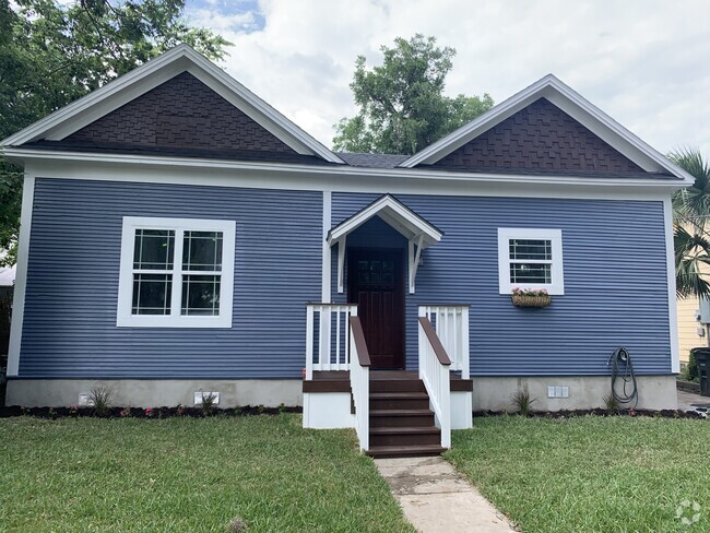 Building Photo - 239 E Woodlawn Ave Rental
