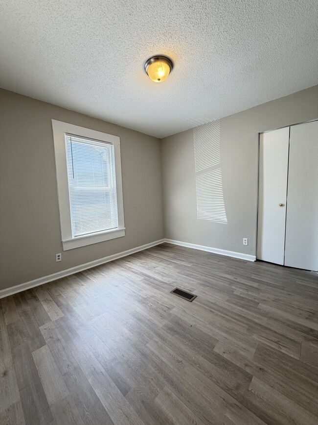 Photo - 919 N Walnut St