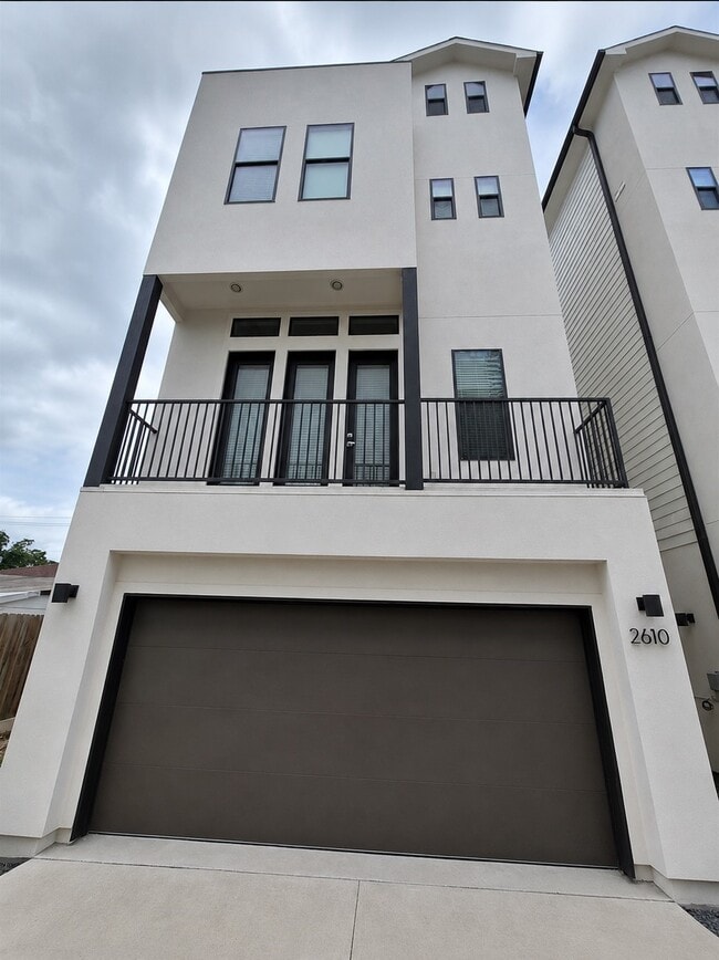 Building Photo - 2610 Polk St