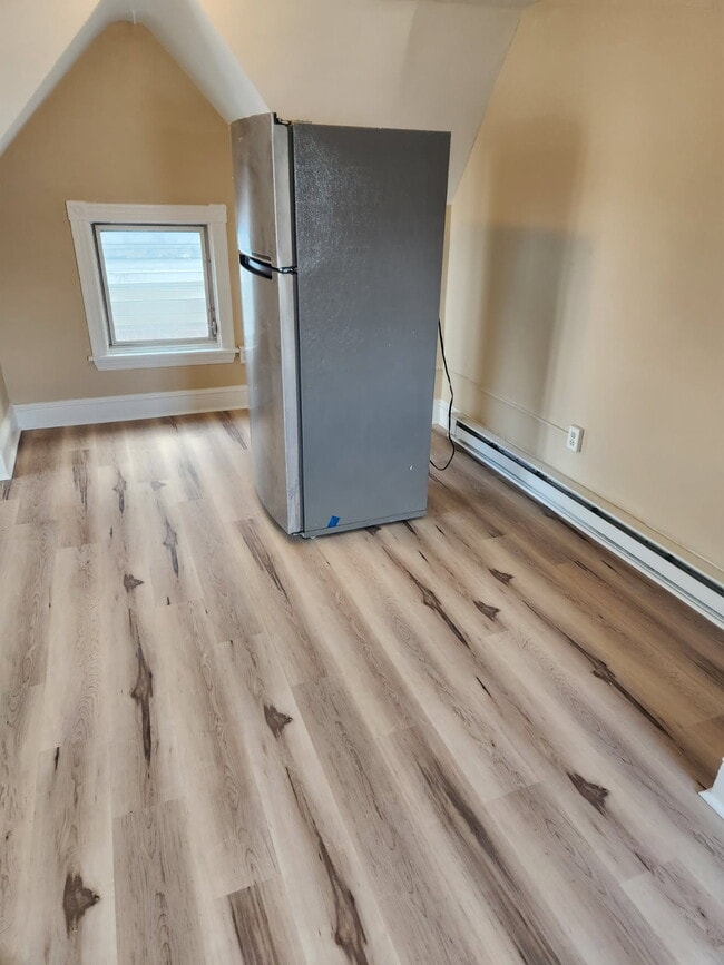 Photo - 437 E 1st St Unidad 3