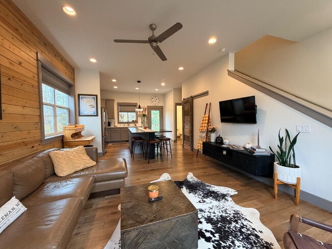 Photo - Gorgeous and Quiet 3 Bed 2.5 Bath Home in ...