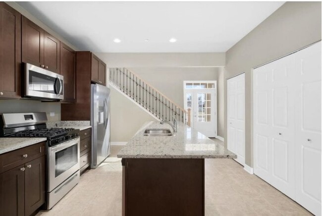 Photo - 713 Verandah Dr