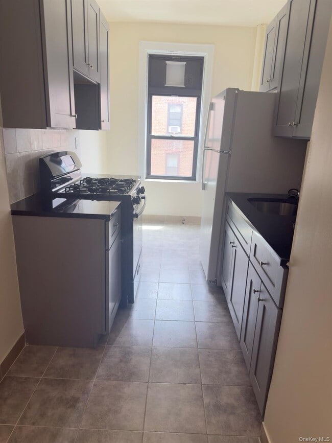 144-44 Sanford Ave