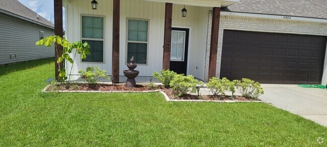 Building Photo - 4904 Park Shore Dr Rental