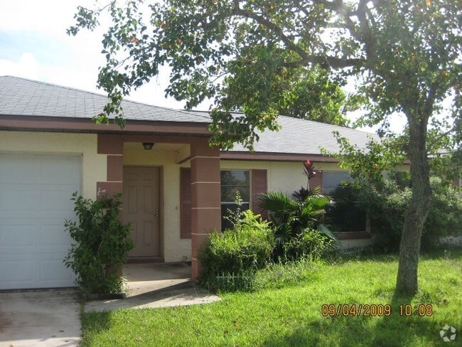 Building Photo - Available August Rental