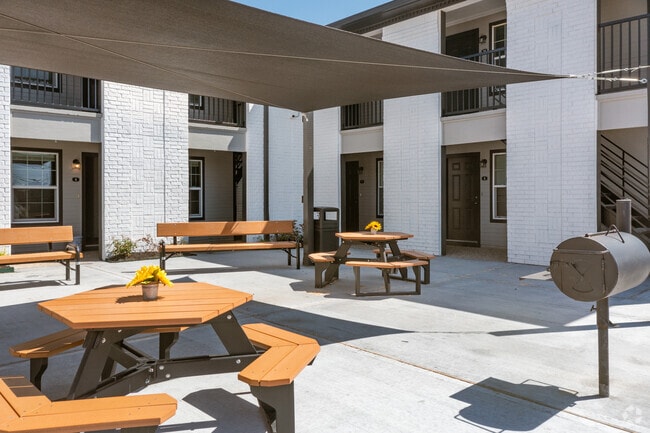 Courtyard Patio - Abode Living at 8th Avenue North