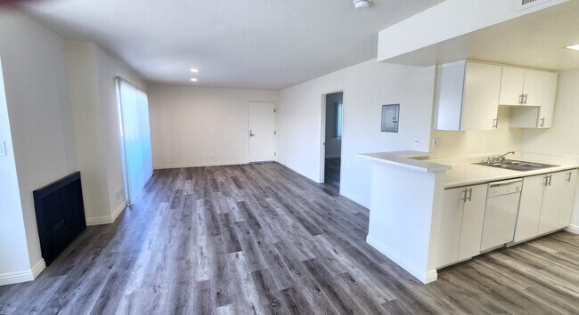 Photo - 870 Crenshaw Blvd