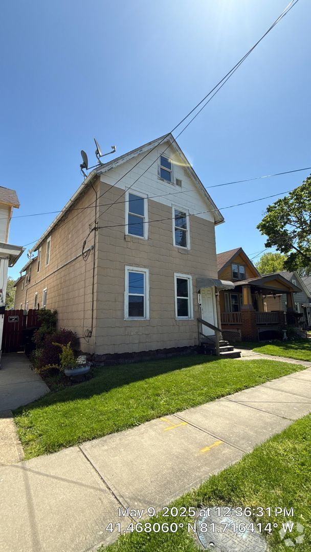 Building Photo - 3151 W 44th St Unit 3153 W 44 Down Rental