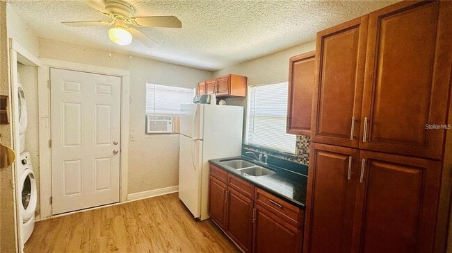 Photo - 850 E 19th St