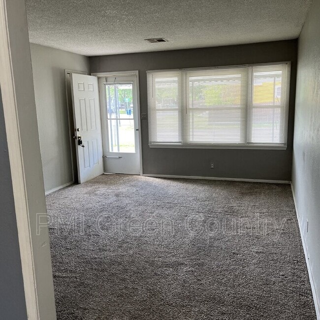 Photo - 4547 E Young Ct