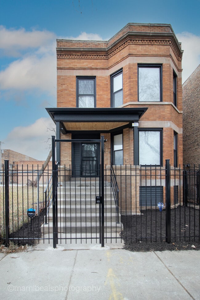 Photo - 6338 S Maryland Ave Unidad 2