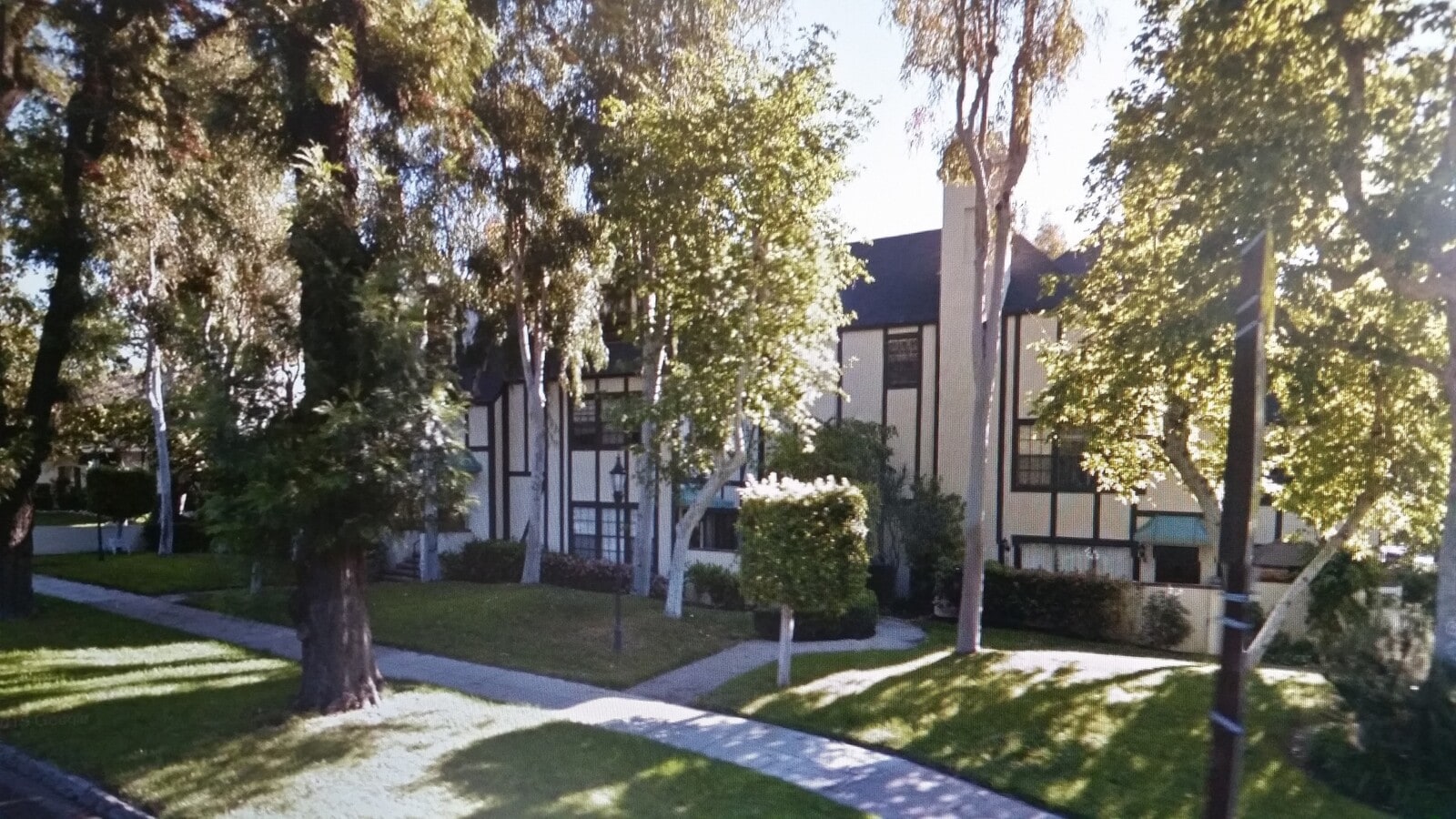 Tutor-style townhome! Duel master with attached garage! - Tutor-style townhome! Duel master with attached garage!