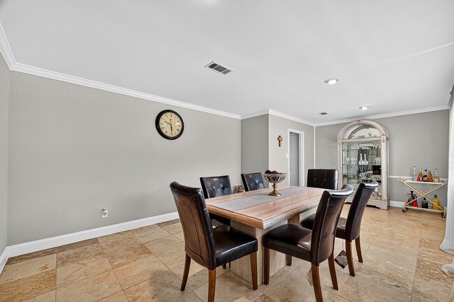 Building Photo - 9402 Meadowcroft Dr