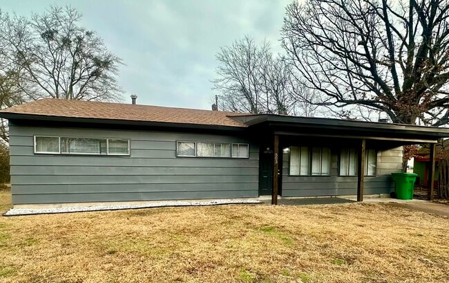 Building Photo - 503 16th Ave N