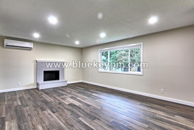 Photo - 5 Bed, 3 Bath Home in Orchards with Primary Bedroom on Main